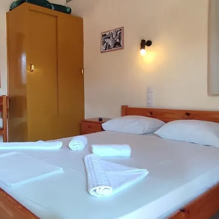 Spiros Lejlighedshotel Áyios Nikítas