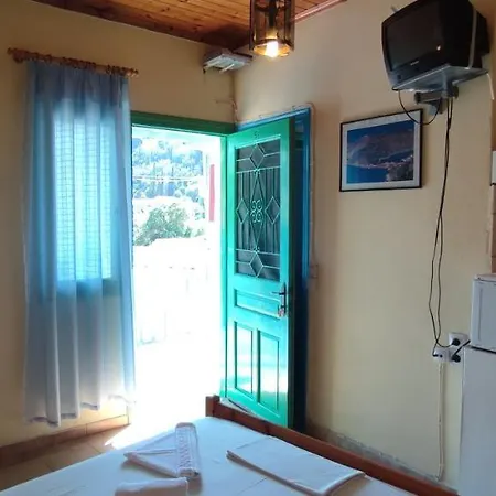 Апартхотел Spiros 3*